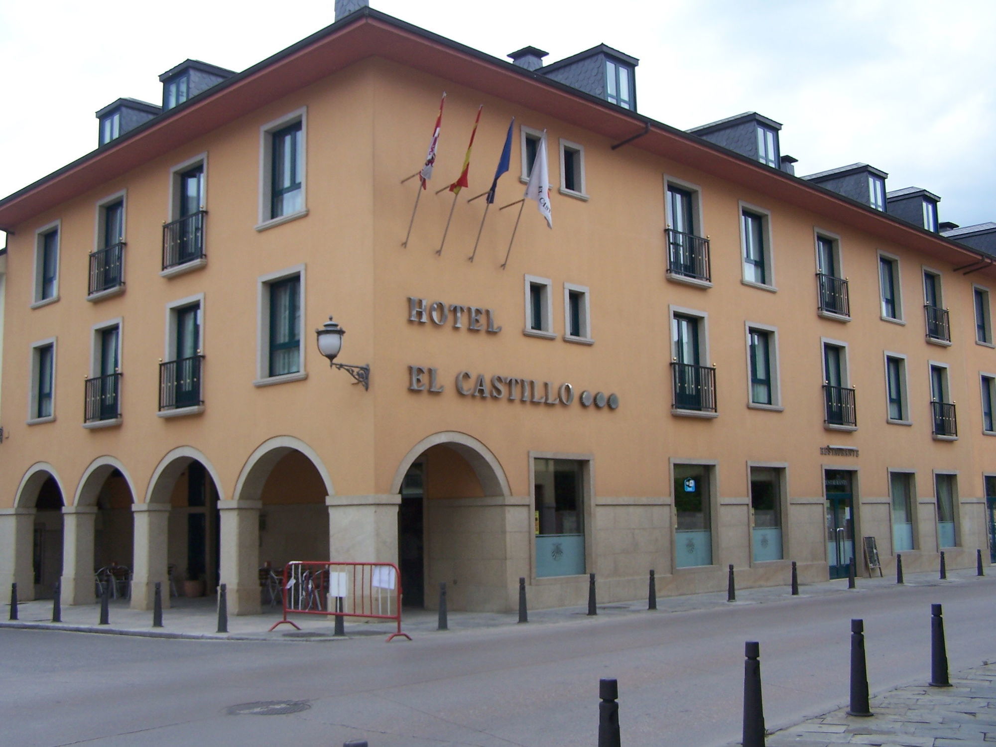 Hotel El Castillo Ponferrada Exteriör bild